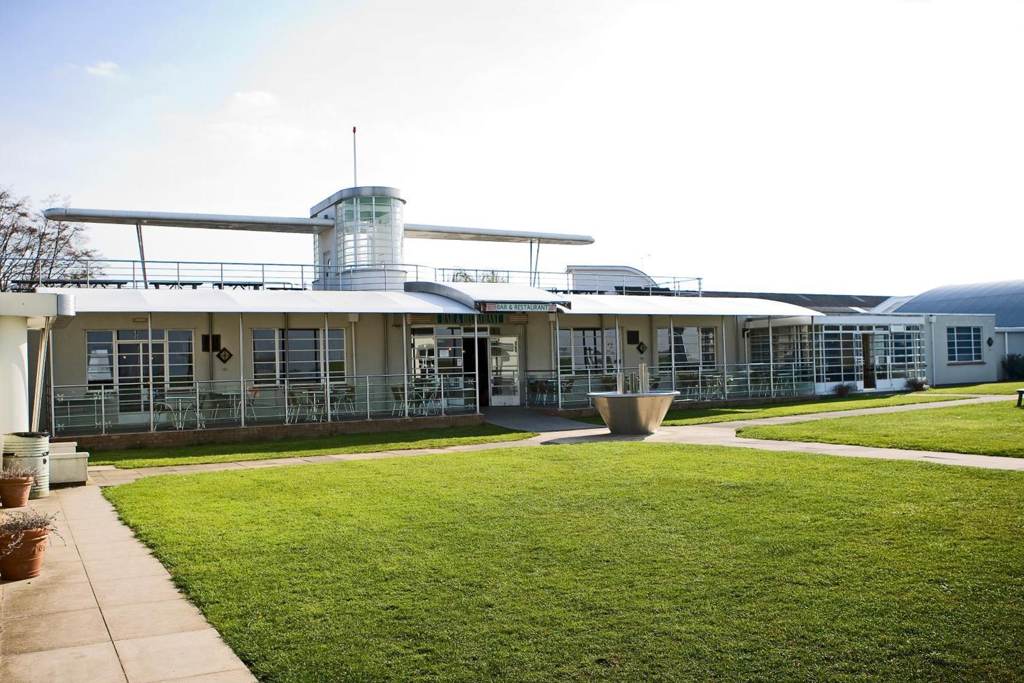 The Aviator Hotel Sywell Exterior photo